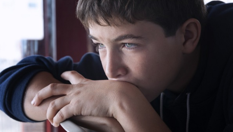 L’autisme à l’adolescence : les changements physiques, psychologiques et hormonaux