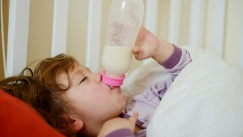Comment enlever la dernière bouteille de lait de mon fils de 2 ans?