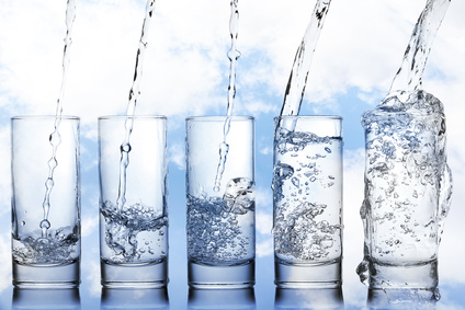 Doit-on boire 7 verres d'eau par jour? - Geneviève Nadeau - Nanny secours